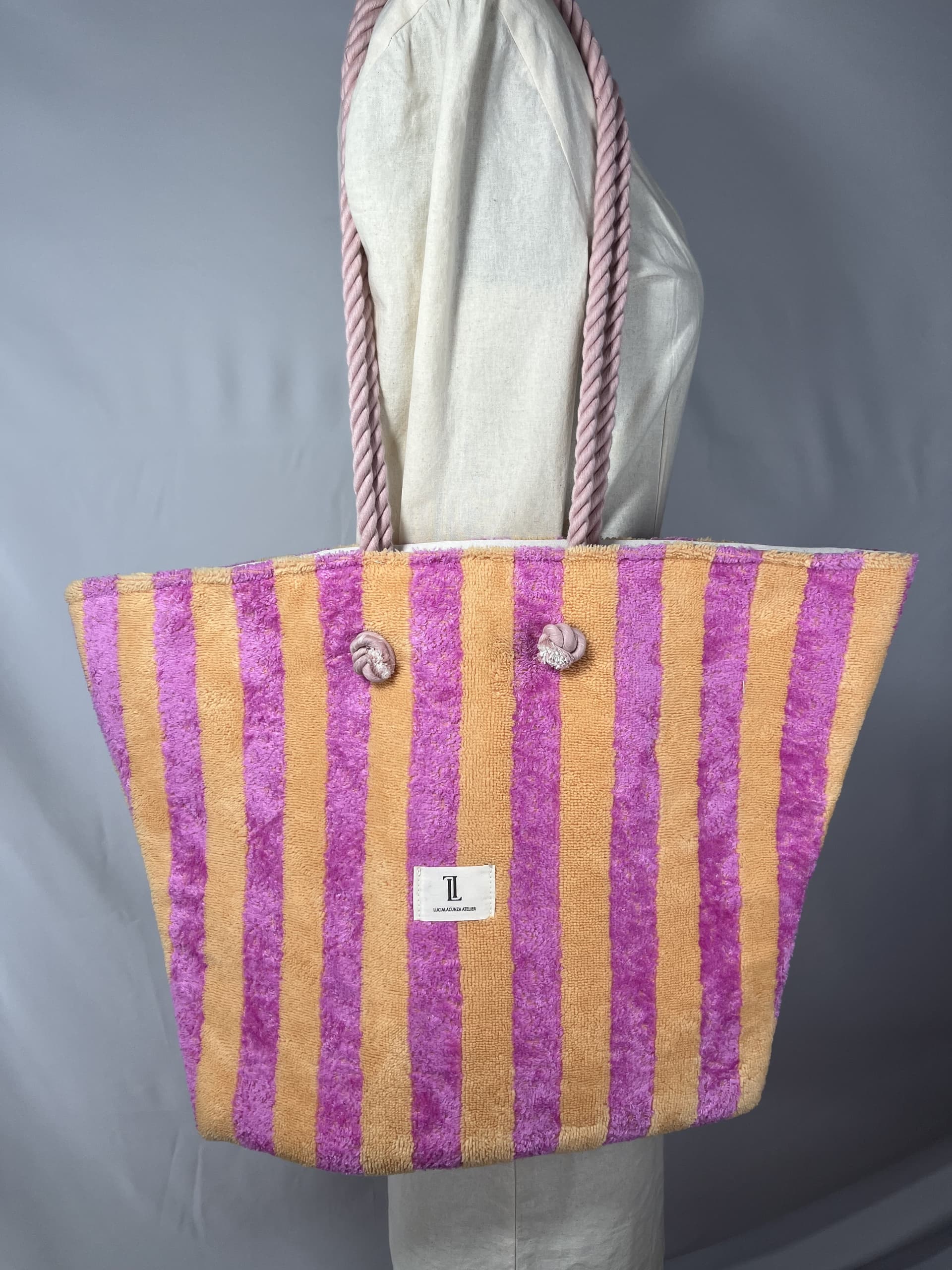 Malibú — bolso rosa y melocotón artesanal de Lucía Lacunza