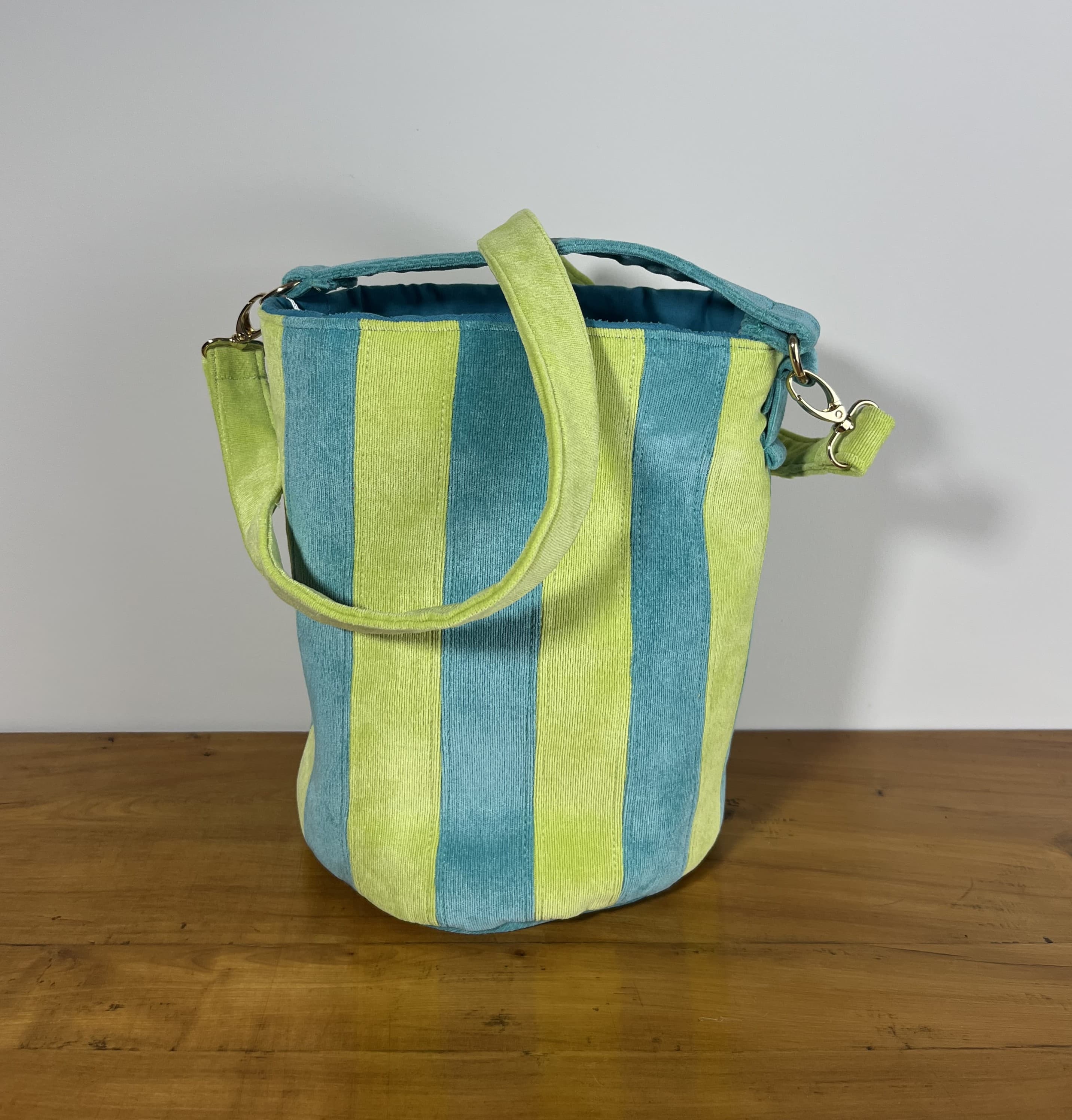 Caribe — bolso verde lima y azul agua artesanal de Lucía Lacunza · vista 2