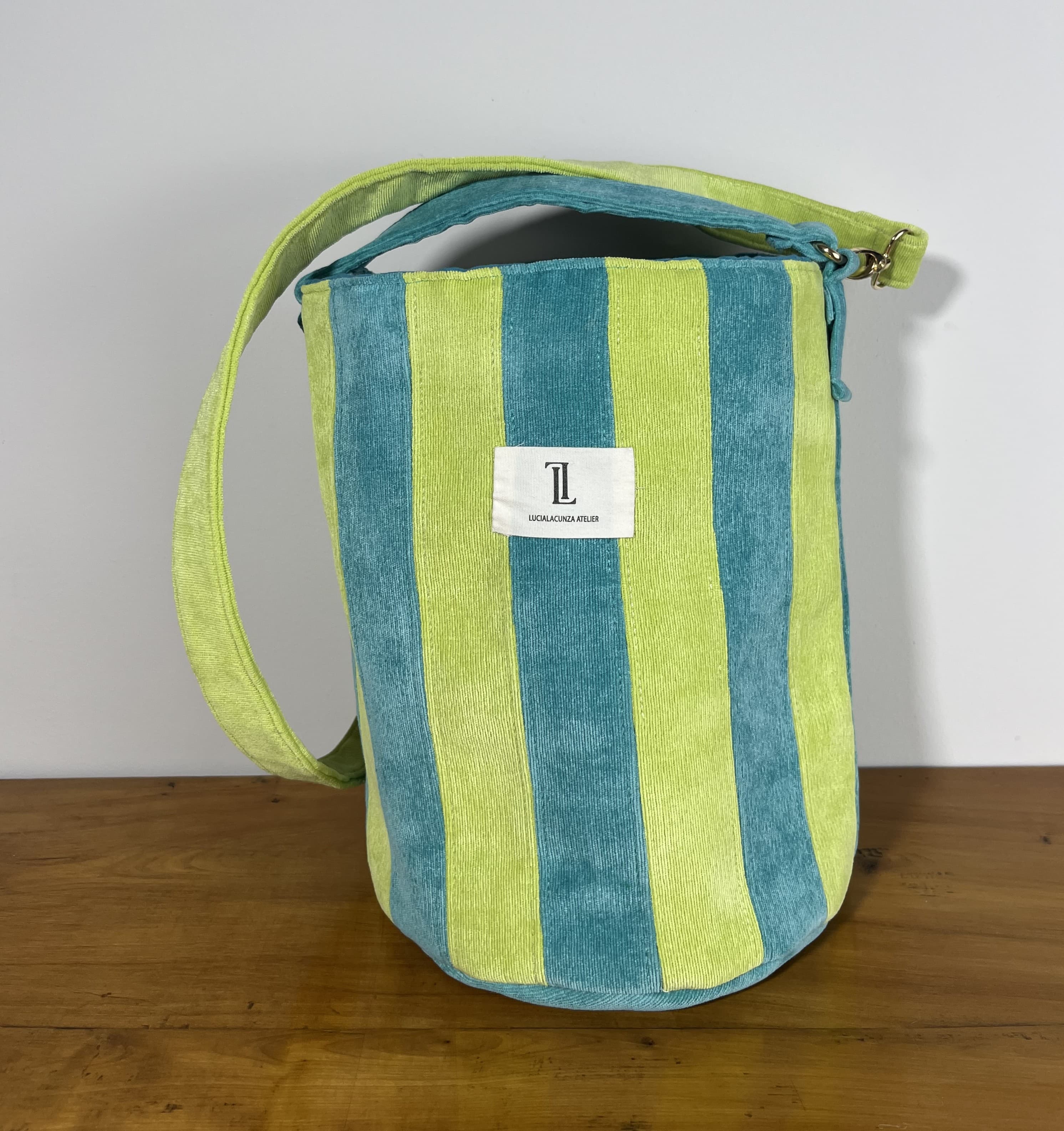 Caribe — bolso verde lima y azul agua artesanal de Lucía Lacunza · vista 3