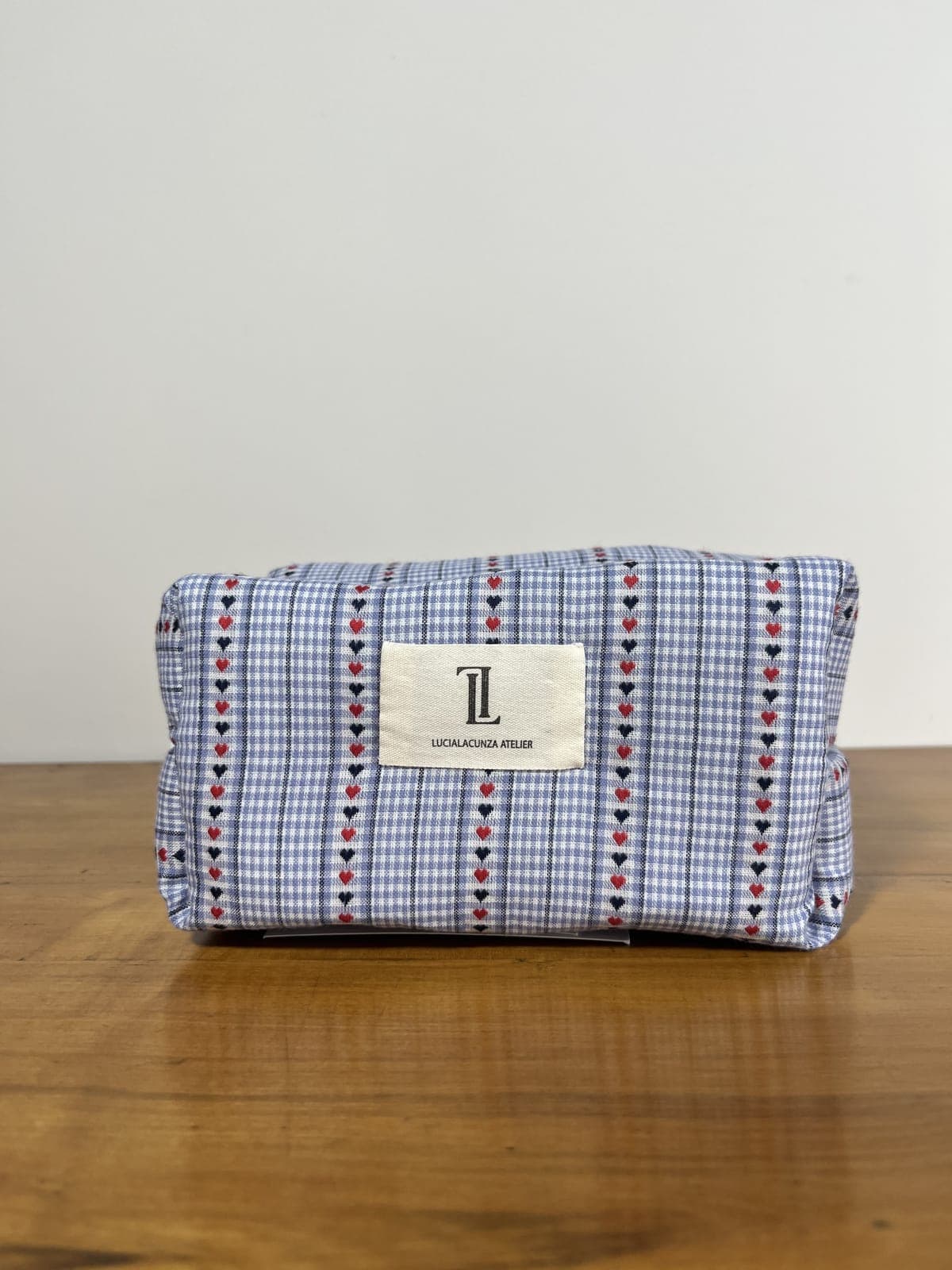 Coquette — neceser azul y blanco y rojo y negro artesanal de Lucía Lacunza