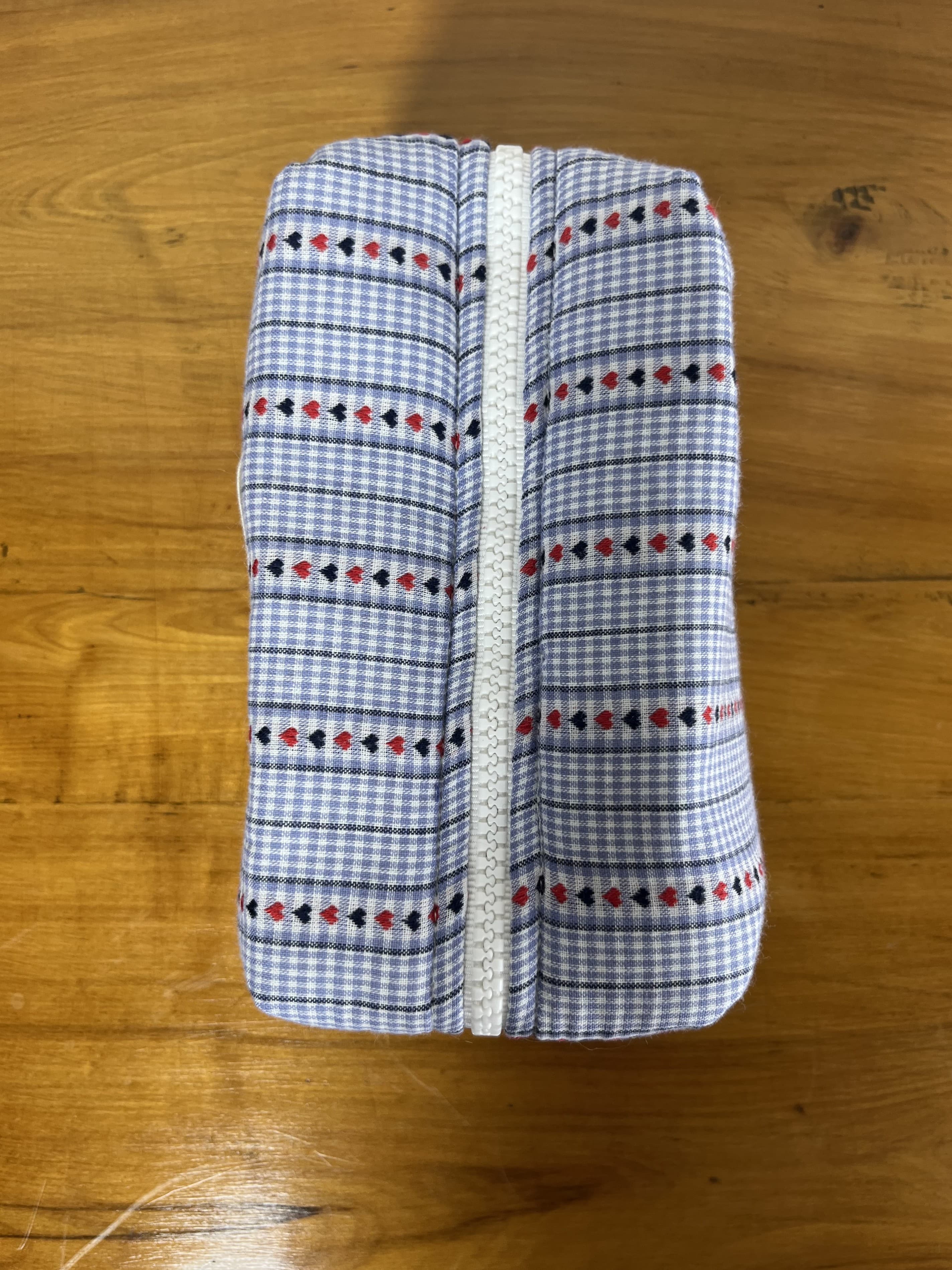 Coquette — neceser azul y blanco y rojo y negro artesanal de Lucía Lacunza · vista 3